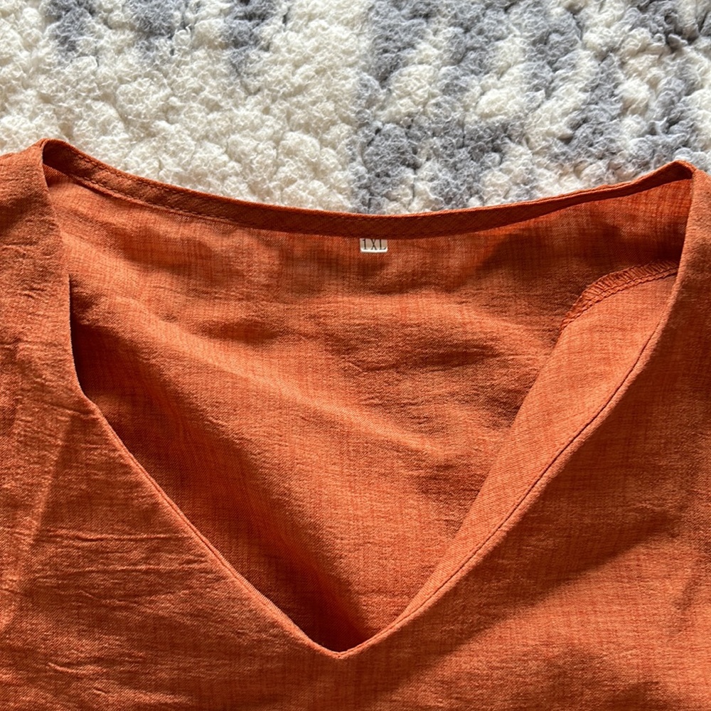 Linen Top - Picture 2 of 3